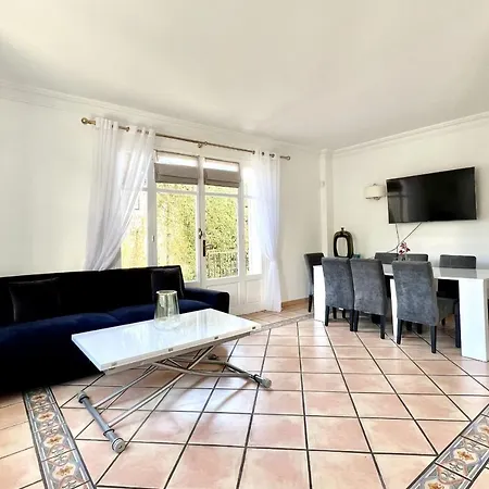 Peaceful 5-br 3bath - Pool - Near Downtown Vakantiehuis