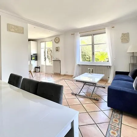 Hébergement de vacances Peaceful 5-br 3bath - Pool - Near Downtown *