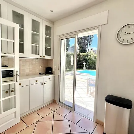 Hébergement de vacances Peaceful 5-br 3bath - Pool - Near Downtown
