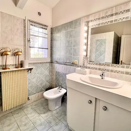Peaceful 5-br 3bath - Pool - Near Downtown Hébergement de vacances Cannes